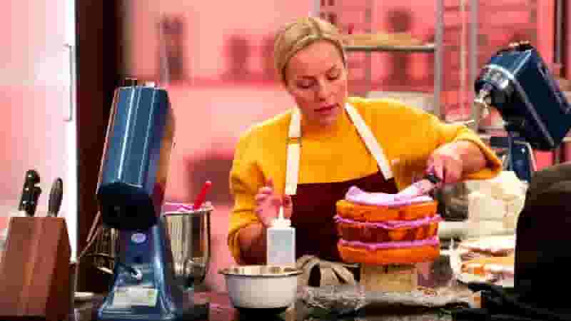 Full Cast of Is It Cake Season 3: All Contestants, Judges & Hosts In New Episodes (Photos)