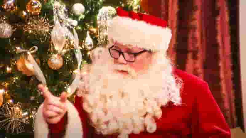 Full Cast of Nonsense Christmas Netflix: Sabrina Carpenter Special Guest Stars & Singers (Photos)